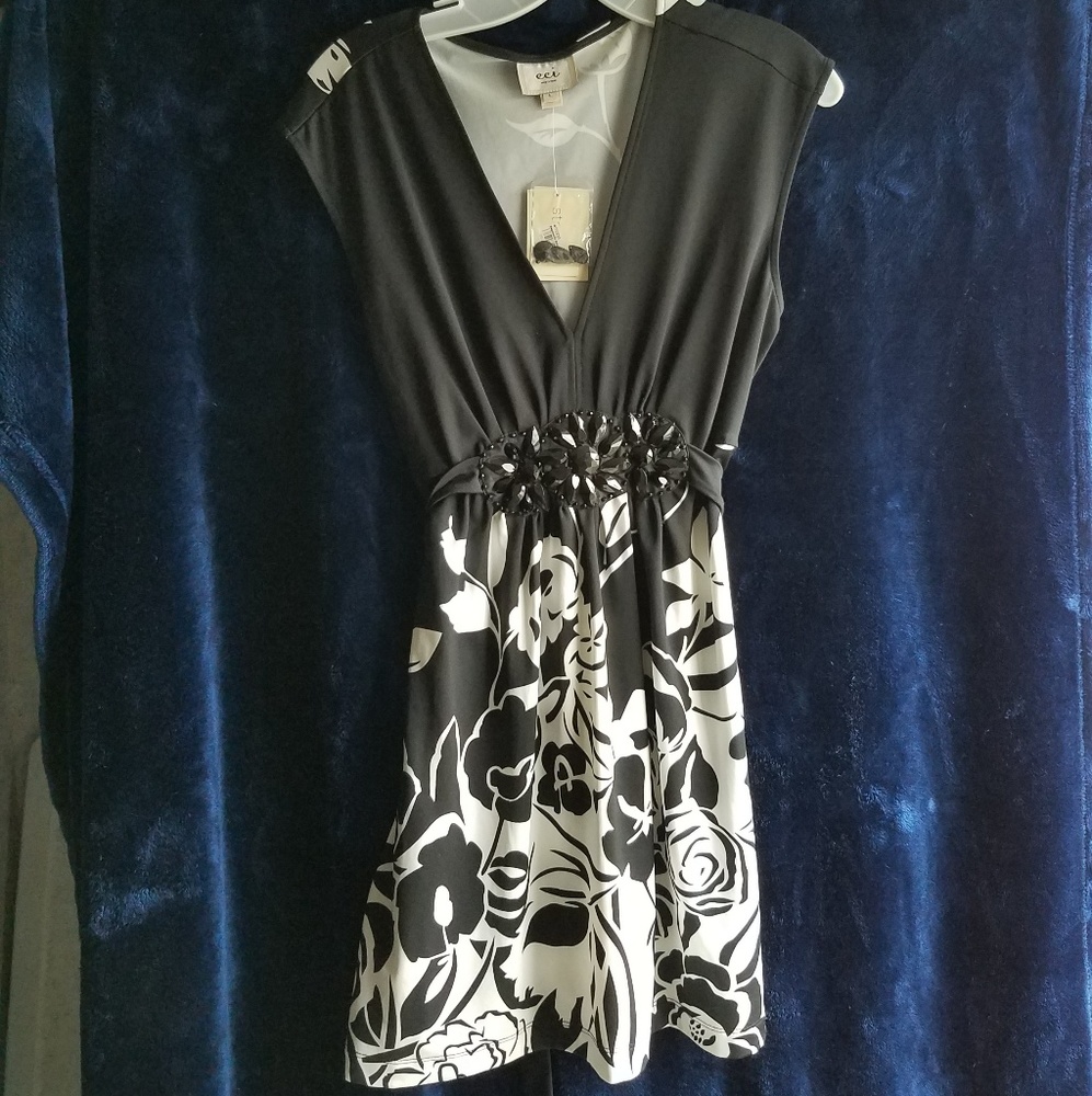 Blck/Wht dress--black bead/jewel waist